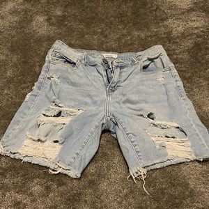 Distressed and frayed denim bermuda shorts!